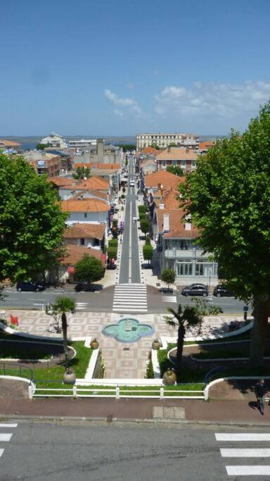 Douillet Proche * Arcachon